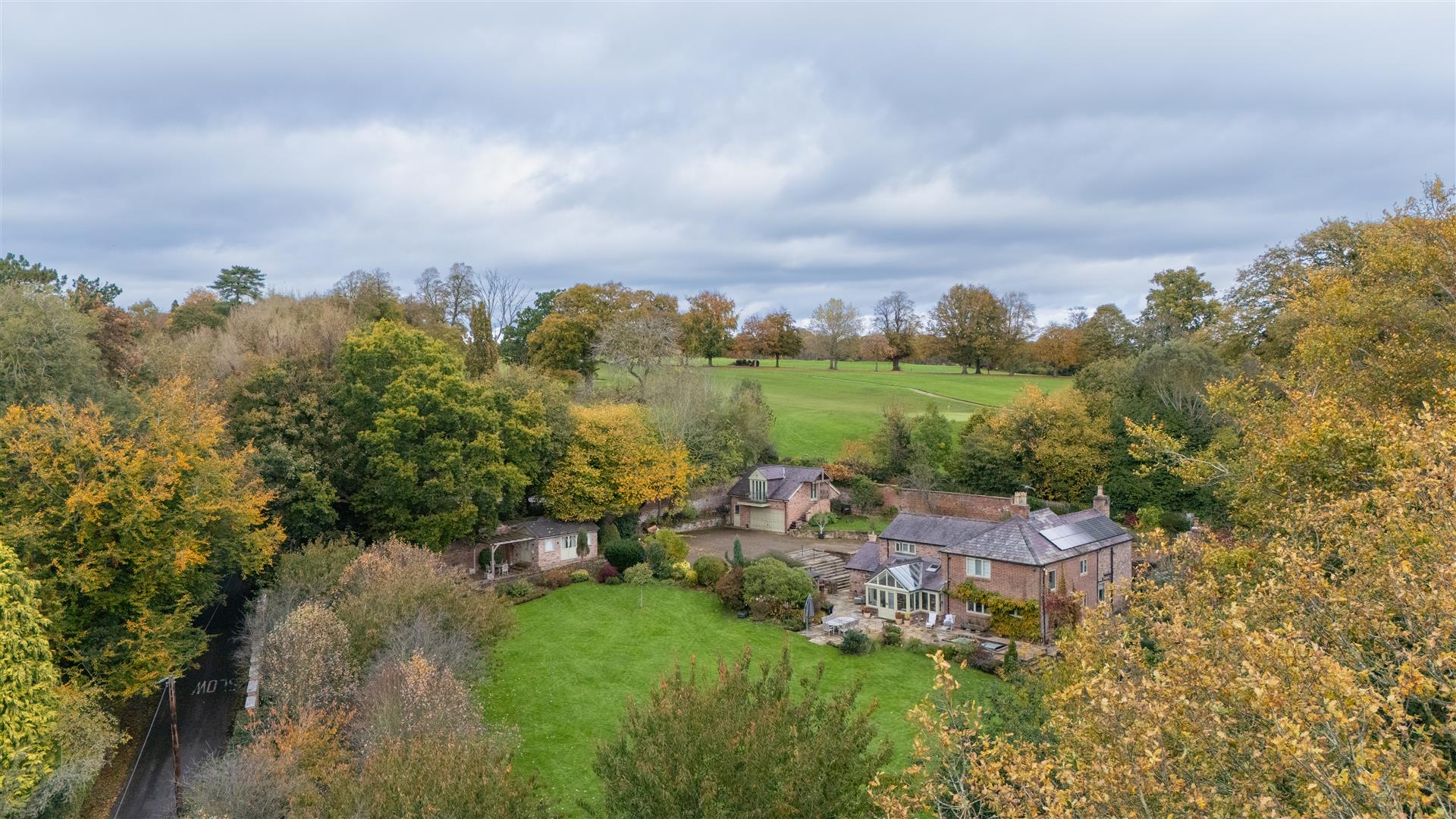6 bedroom  Detached House for Sale in Tarporley